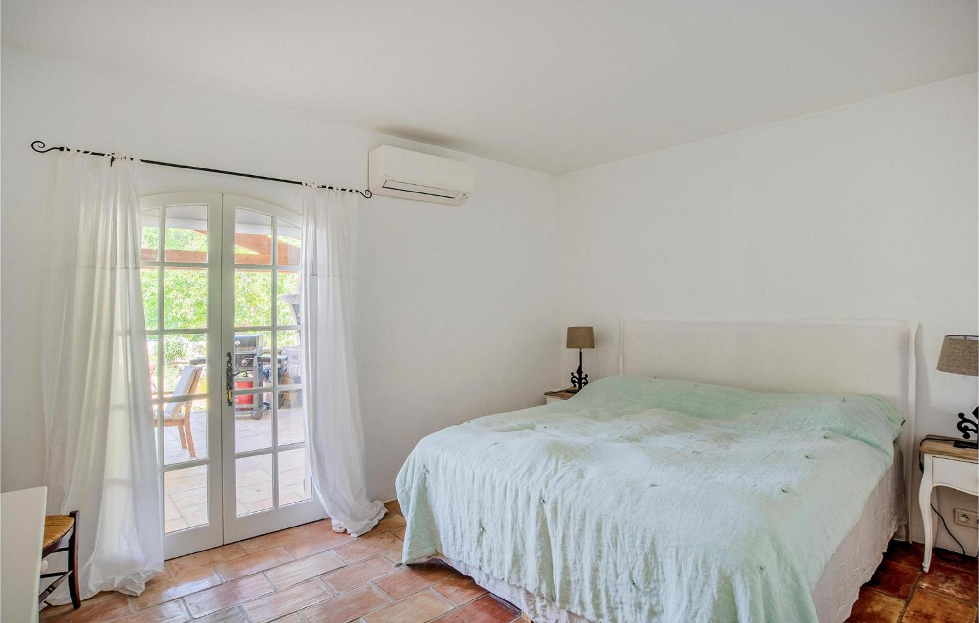 6 Bedroom Pet Friendly Home In Carcès Buitenkant foto